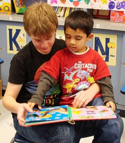In LAUSD school districts and nationwide, our student volunteers care about improving literacy for children.